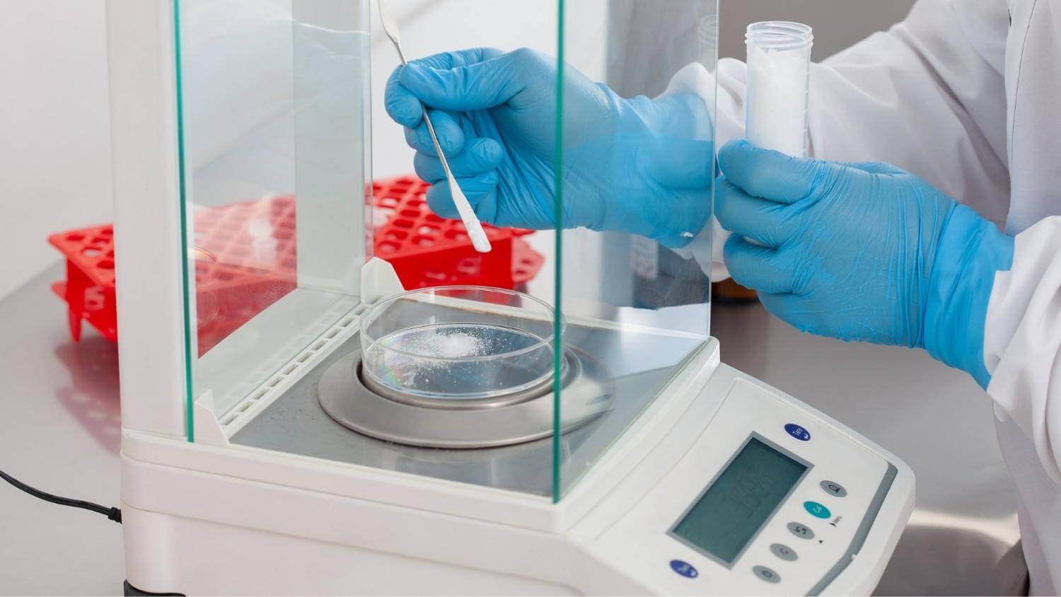 Timabnagn Lab Inovasi Teknologi pada Timbangan Laboratorium Modern - Intitek
