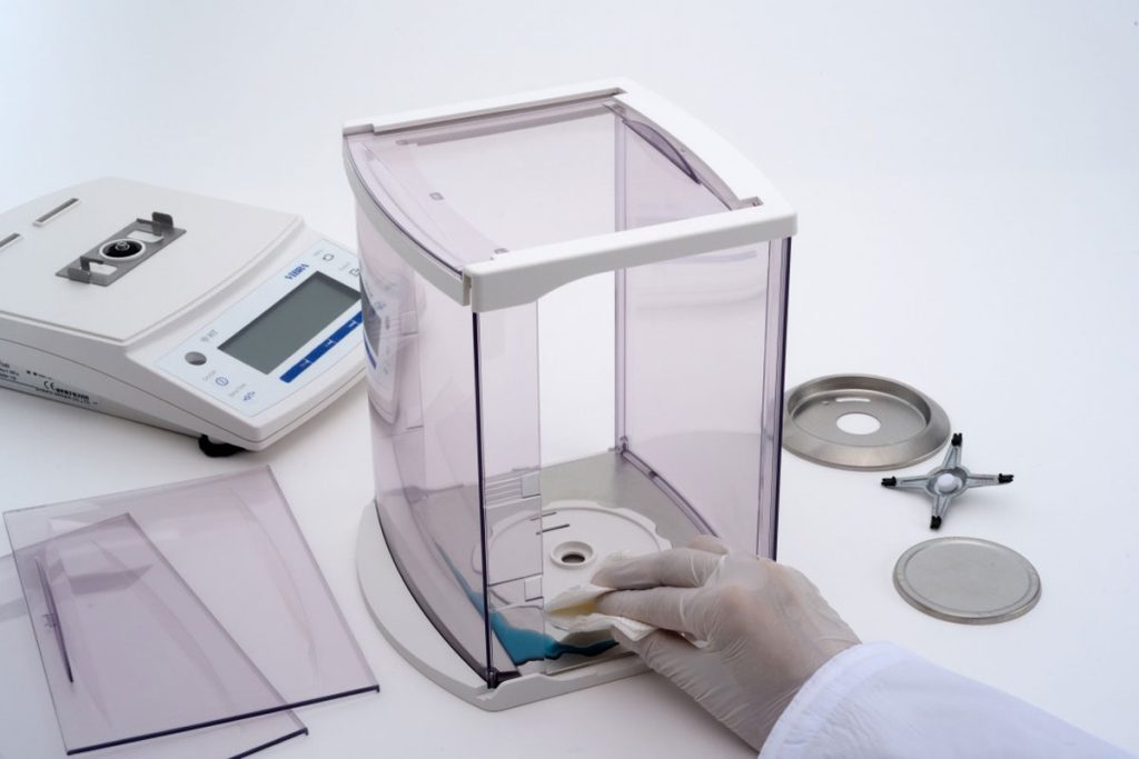 Penggunaan Timbangan Laboratorium dalam Pembuatan Suplemen Vitamin