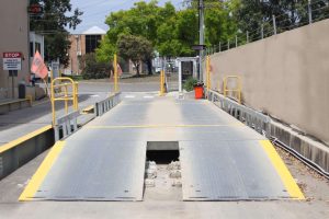 Integrasi RFID dan Kamera pada Sistem Timbangan Truk Otomatis