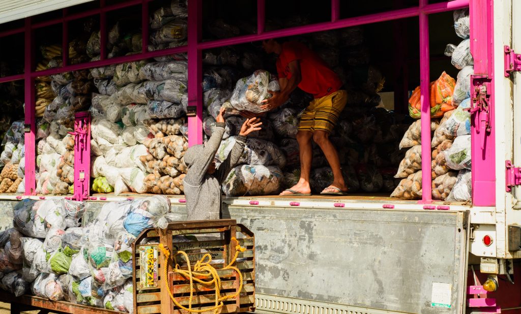 Jembatan timbang digital untuk memantau berat truk angkutan barang sebagai bagian dari implementasi Zero ODOL 2027 di Indonesia.