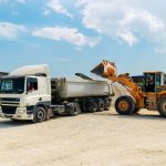 Timbangan kendaraan digital di area tambang