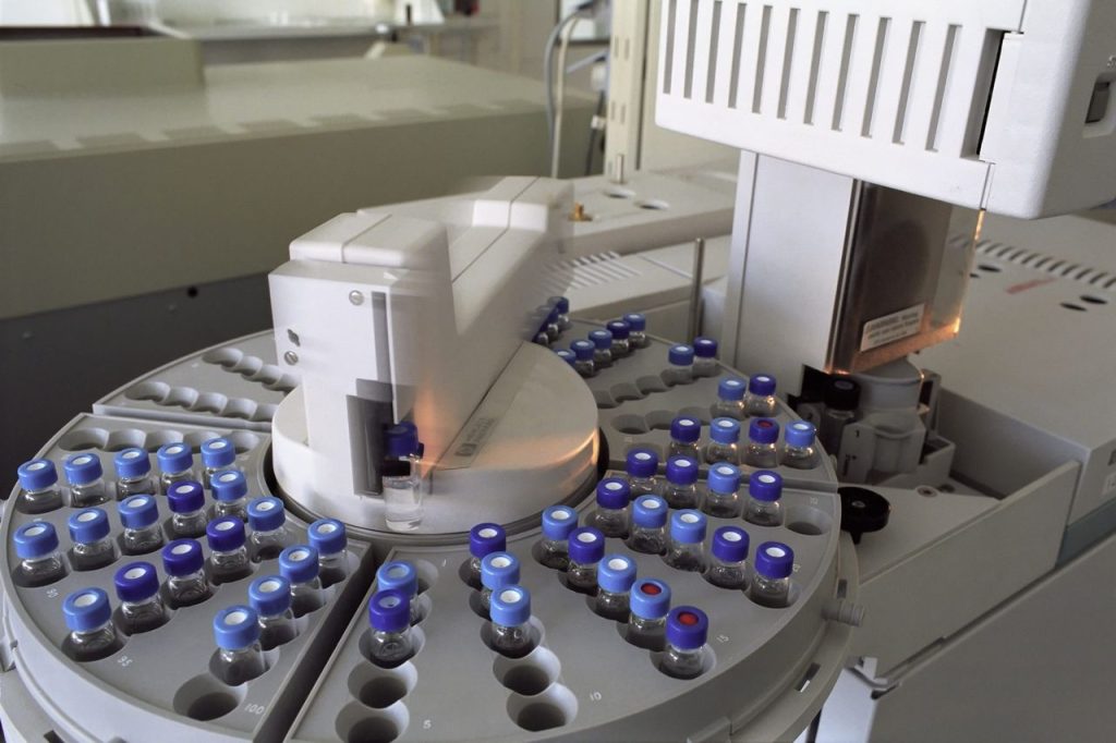 self-driving laboratory dengan AI dan otomasi laboratorium