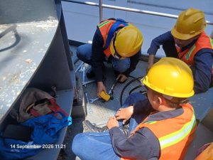 Tim Intitek melakukan instalasi tank weighing system di PT Nippon Indosari Corpindo Pasuruan.