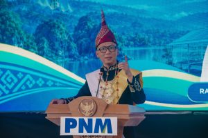 Biji kakao kering di dekat moisture analyzer kakao untuk uji kadar air •