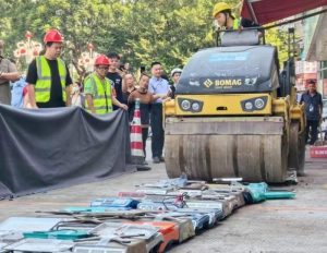 Pemusnahan timbangan curang di China dalam kegiatan pengawasan pasar Guangzhou