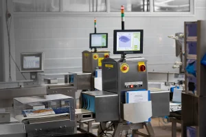 Ilustrasi product inspection system dengan pemeriksaan berat, kontaminan, dan jalur reject